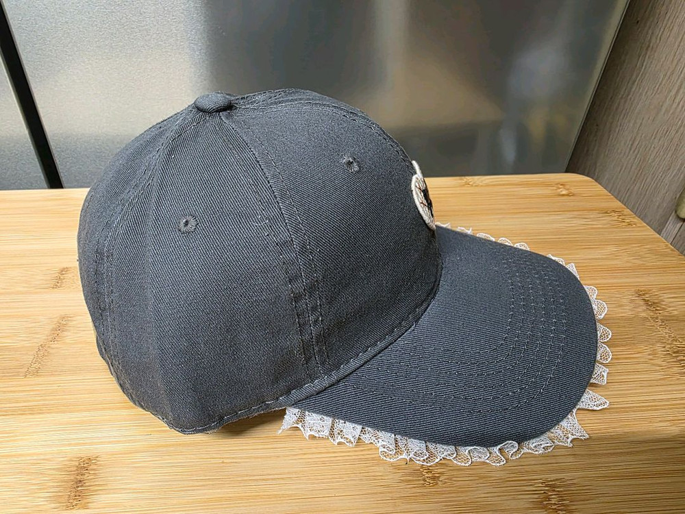 (새상품) 카키빛 살짝 도는 찐그레이 레이스 캡 모자 이미지