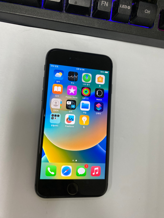 아이폰8 스그 SSS급 256GB 배터리98% 레트로감성 사진폰 인스타 카메라폰 109718 이미지