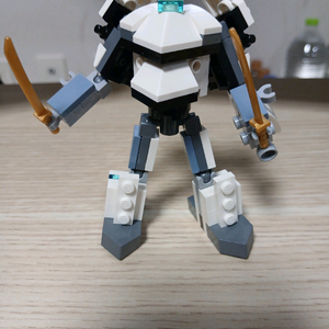 레고 닌자고 30591 티타늄 미니 로봇 팔아요 이미지