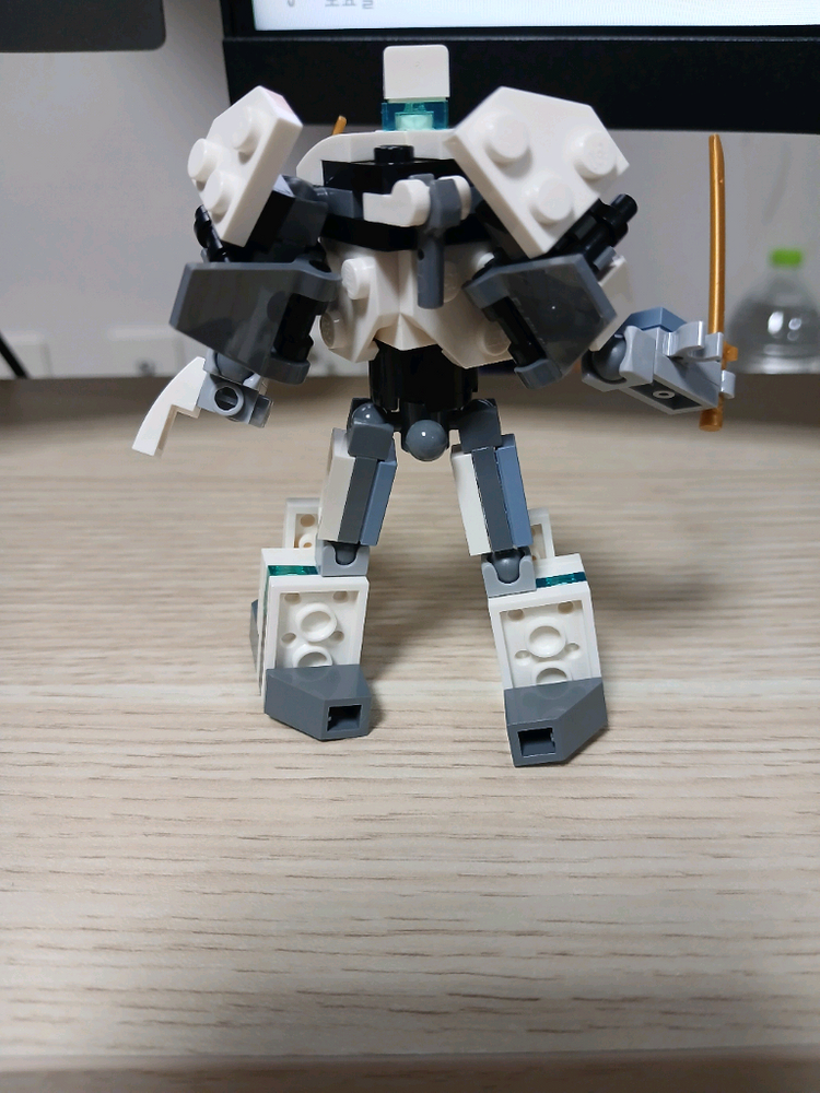 레고 닌자고 30591 티타늄 미니 로봇 팔아요 이미지