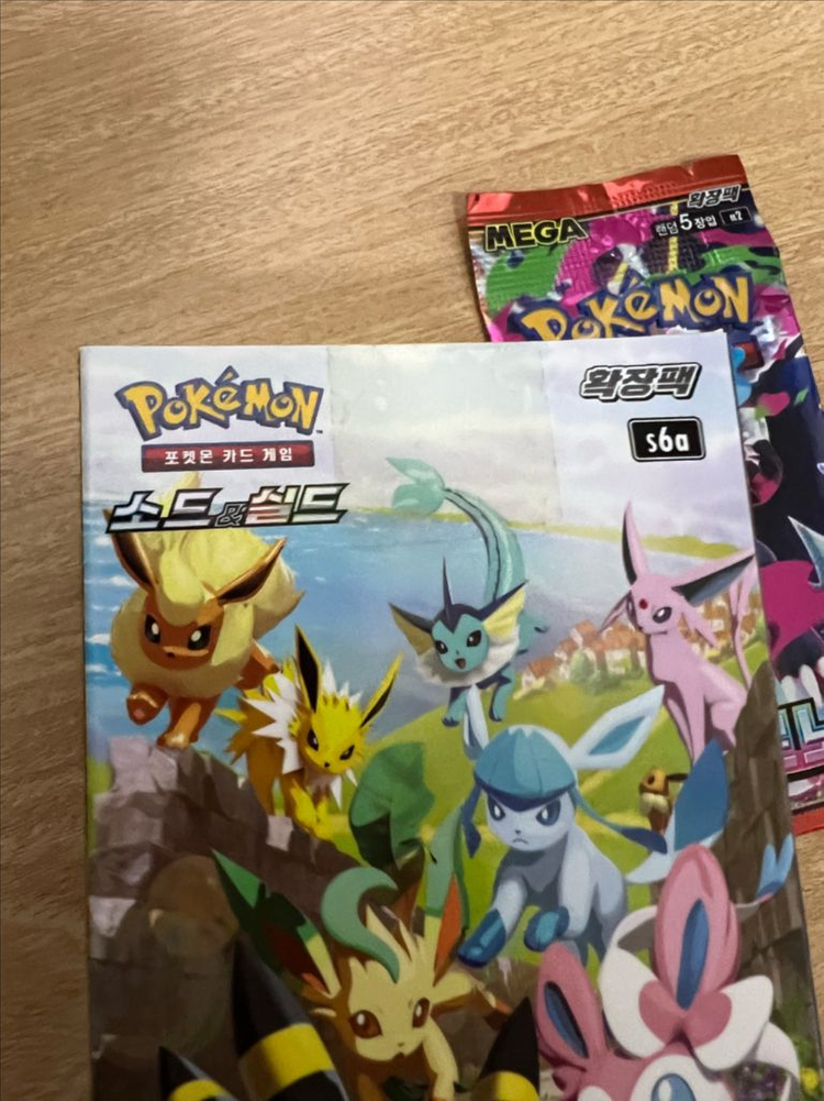 포켓몬카드 이브이히어로즈 박스 상태 안좋아서 크림보다 싸게 팝니다 이미지