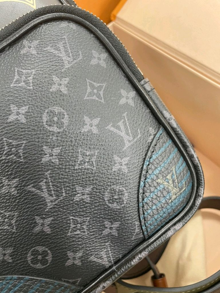 루이비통 아마조네 슬링백 벨트백 힙색 이미지