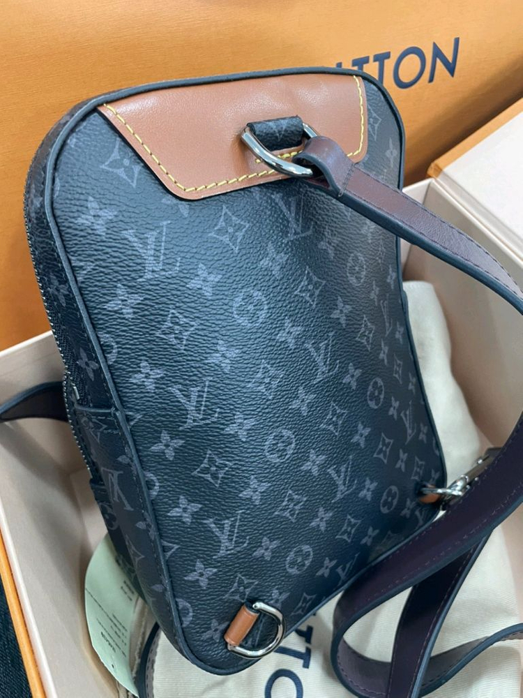 루이비통 아마조네 슬링백 벨트백 힙색 이미지