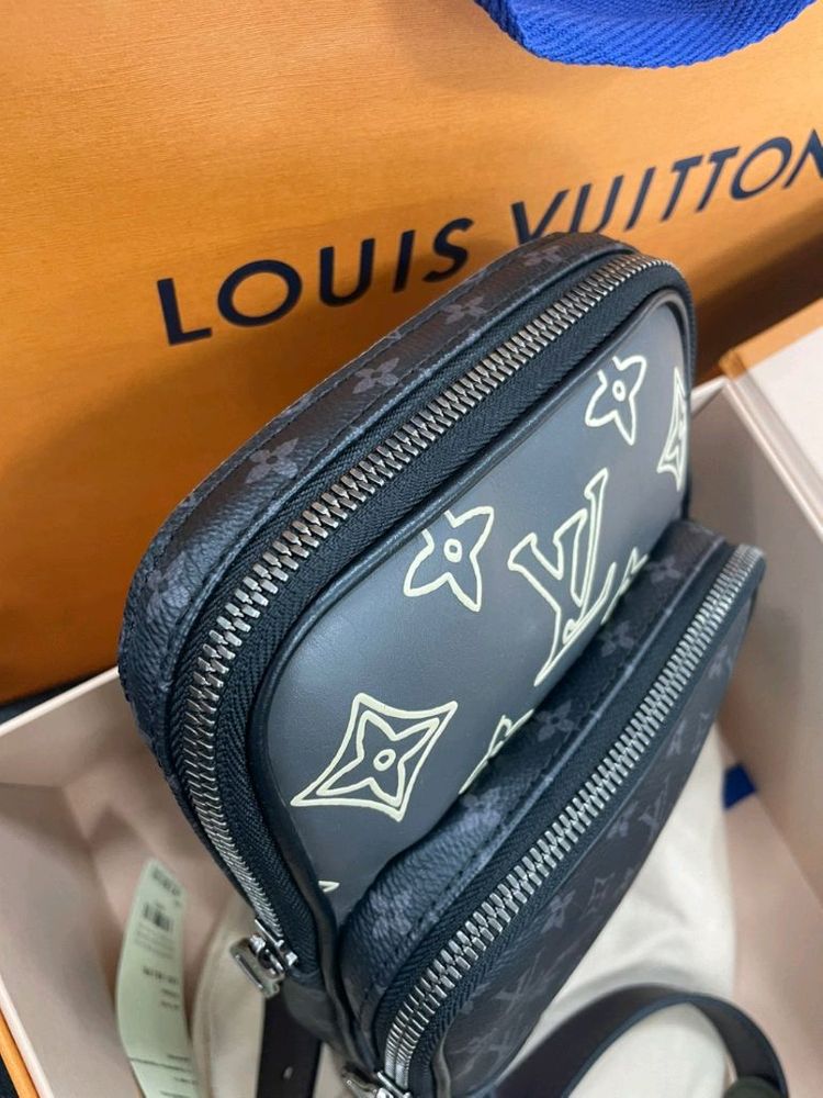 루이비통 아마조네 슬링백 벨트백 힙색 이미지