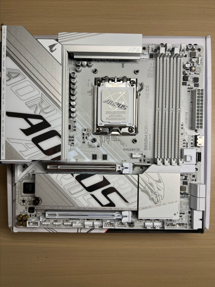 RYZEN 7 9800X3D 정품팩,B650M 어로스 엘리트 ice 보드셋 이미지