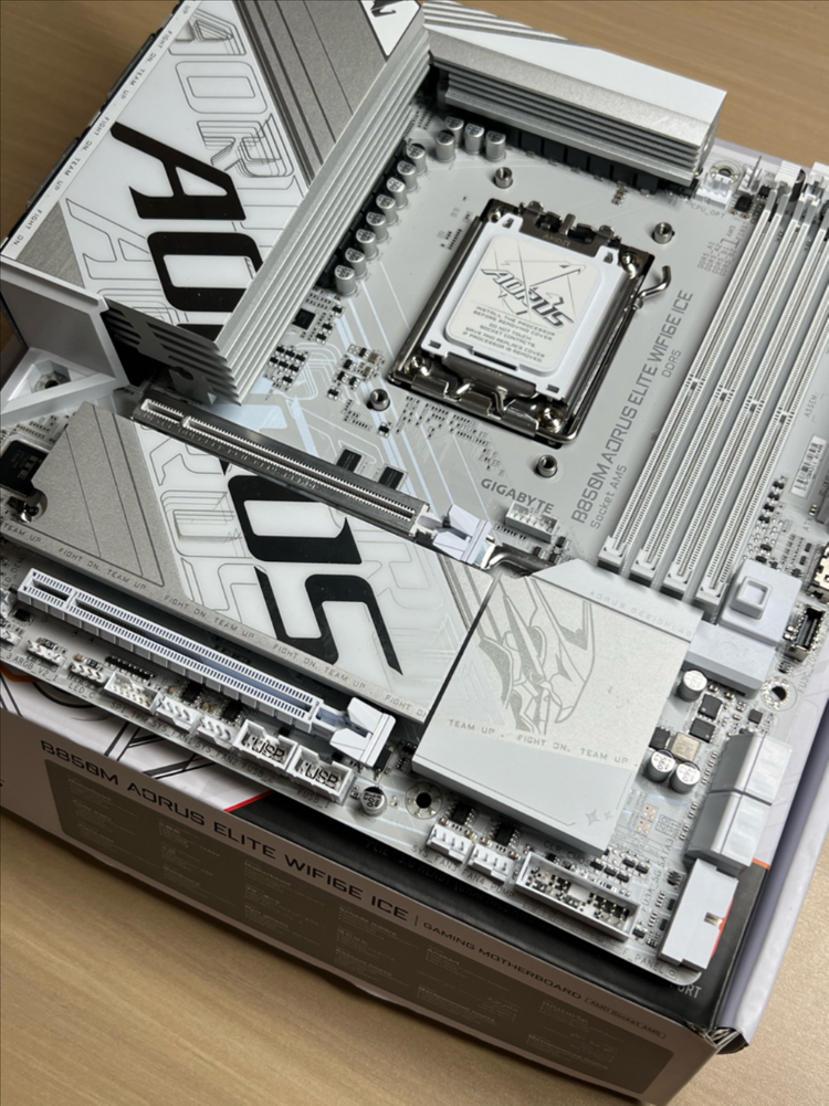 RYZEN 7 9800X3D 정품팩,B650M 어로스 엘리트 ice 보드셋 이미지