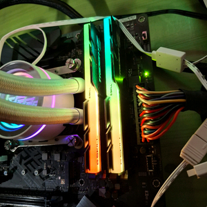 지스킬 트라이던트Z RGB DDR4 16GB (8 x 2) 2666 메모리 램 이미지