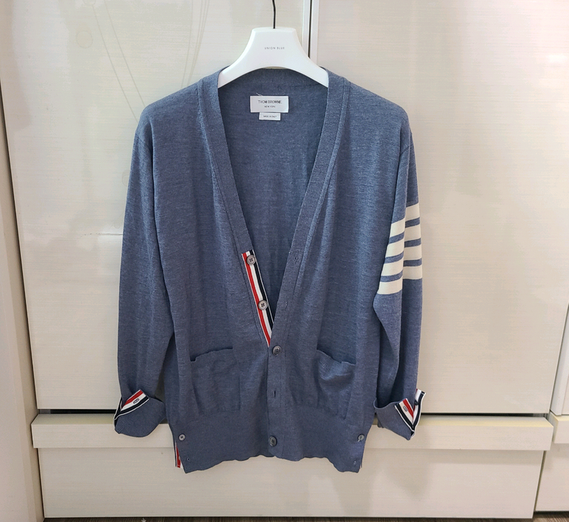 톰브라운 울 가디건 명품 가디건맨투맨패딩자켓구찌루이비통프라다디올셀린느에르메스로로피아나 이미지