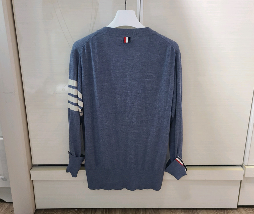 톰브라운 울 가디건 명품 가디건맨투맨패딩자켓구찌루이비통프라다디올셀린느에르메스로로피아나 이미지