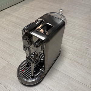 네스프레소 캡슐 커피머신 크리아티스타 플러스 이미지
