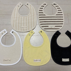 얼쓰 빕 턱받이 이미지