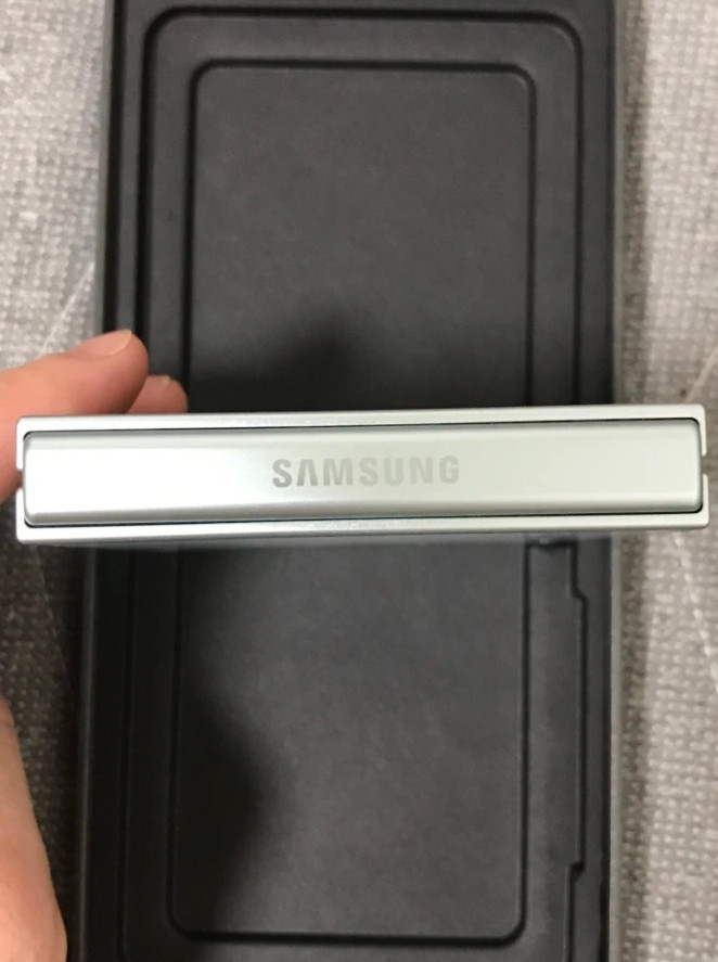 갤럭시 Z플립7 민트 512기가 이미지