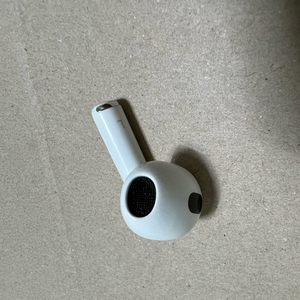 애플 에어팟 3세대 왼쪽 유닛 이미지