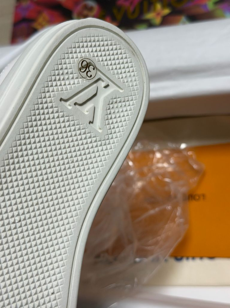 루이비통 슬리퍼 스니커즈 235mm 이미지