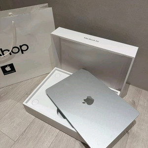 새상품급) 맥북 에어 13인치 M4 램24GB , ssd 512GB 이미지