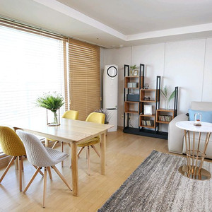 매직퍼니처 원목 4인 식탁 세트 (테이블+의자4개) 이미지