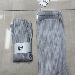 (새상품) 플리츠플리즈 베이직스커트, 베이직반팔탑 라이트그레이 팝니다 이미지