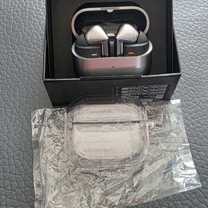 버즈3프로 실버 이미지