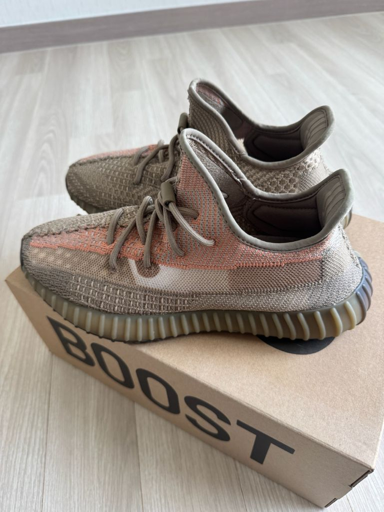 아디다스 이지부스트 350 V2 샌드 토프 색상 275 이미지