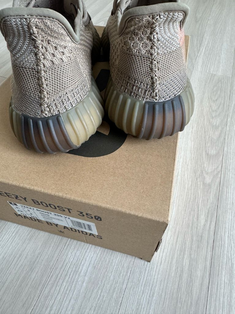 아디다스 이지부스트 350 V2 샌드 토프 색상 275 이미지