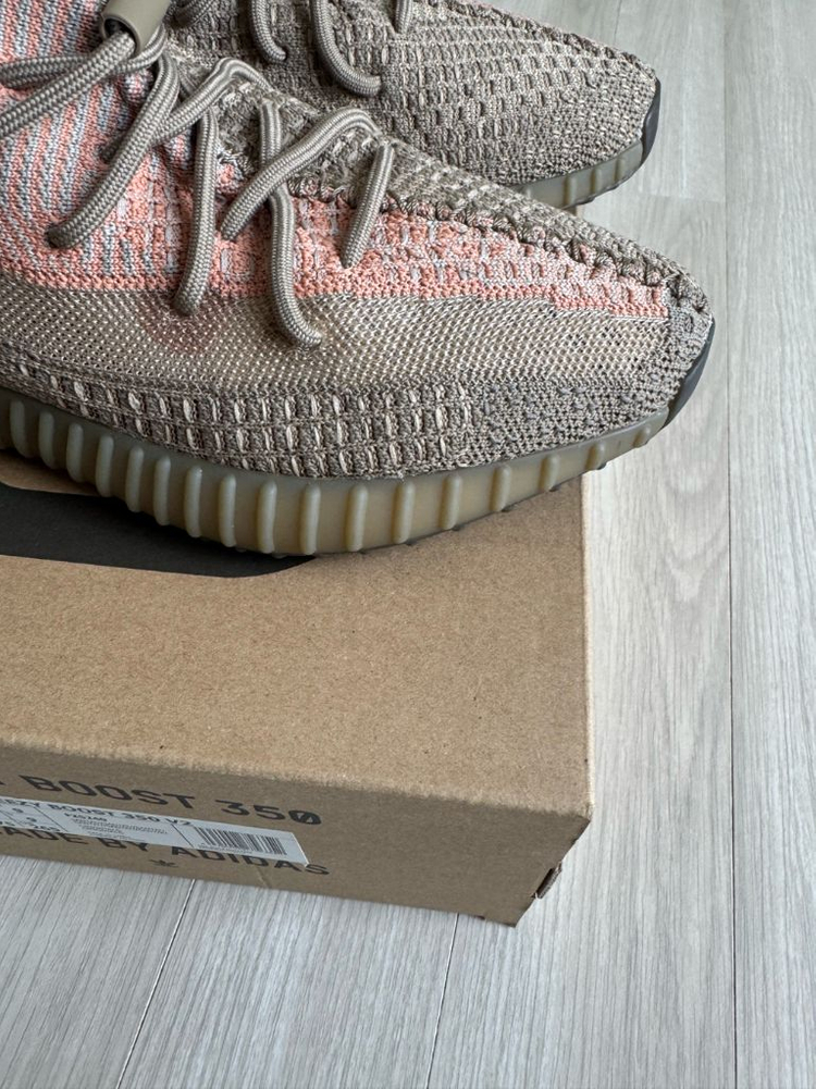 아디다스 이지부스트 350 V2 샌드 토프 색상 275 이미지