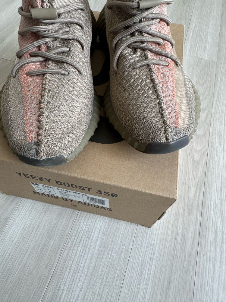 아디다스 이지부스트 350 V2 샌드 토프 색상 275 이미지