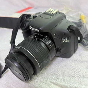 정품 캐논 EOS 550D DSLR 카메라와 번들 18-55mm 렌즈 이미지