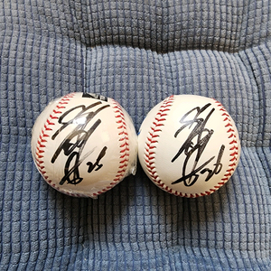 이승엽 싸인볼 두 점 팝니다 이미지