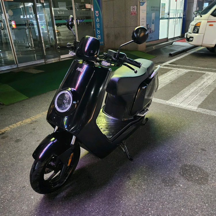 니우엔프로 19년식 3km 새상품외 한대 더 같이 처분합니다. 전기스쿠터 이미지