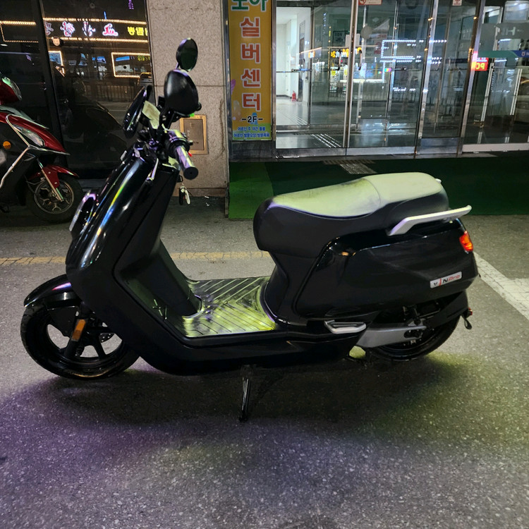 니우엔프로 19년식 3km 새상품외 한대 더 같이 처분합니다. 전기스쿠터 이미지