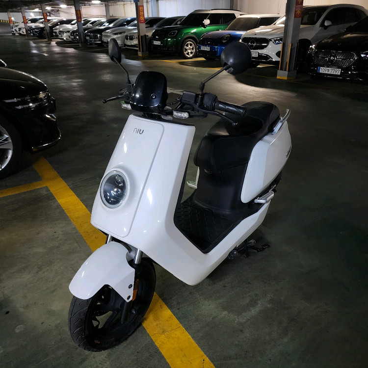 니우엔프로 19년식 3km 새상품외 한대 더 같이 처분합니다. 전기스쿠터 이미지