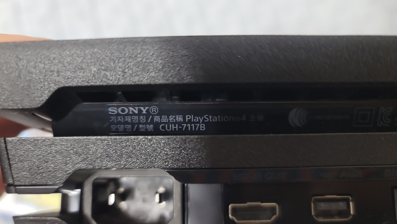 PS4 PRO 1TB 팔아요 이미지