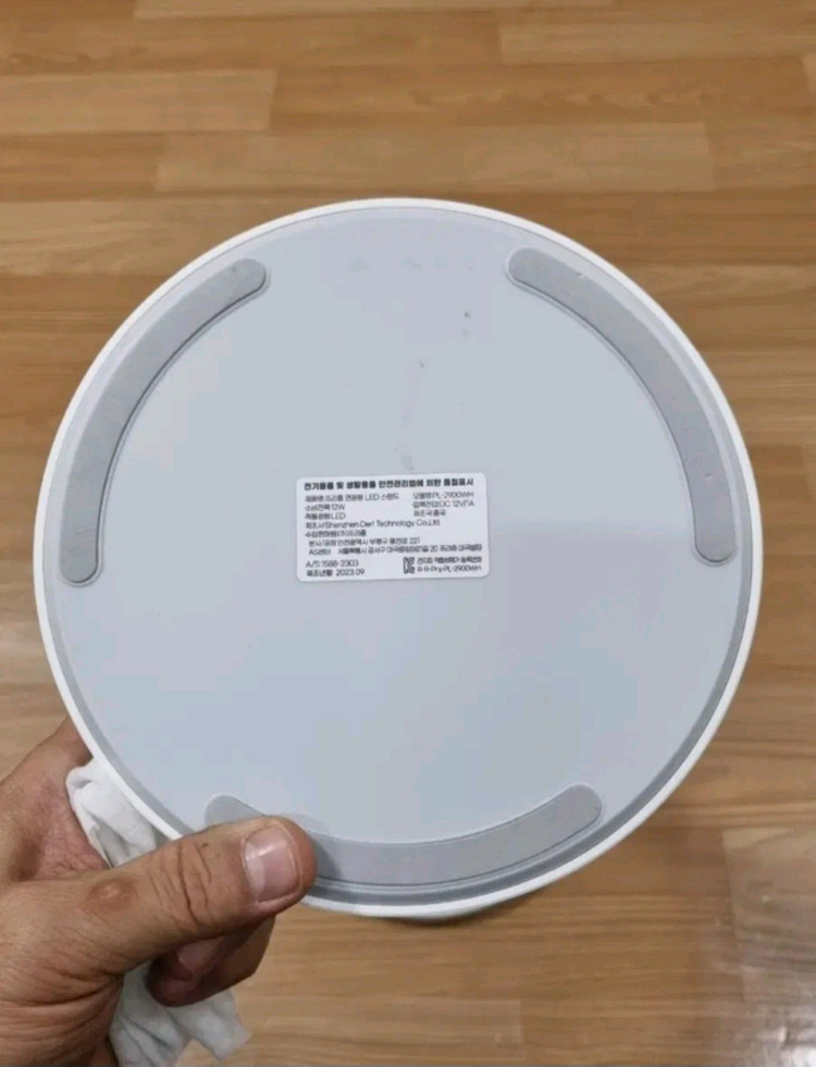 프리즘에서 나온 PL-2900WH 스탠드 이미지
