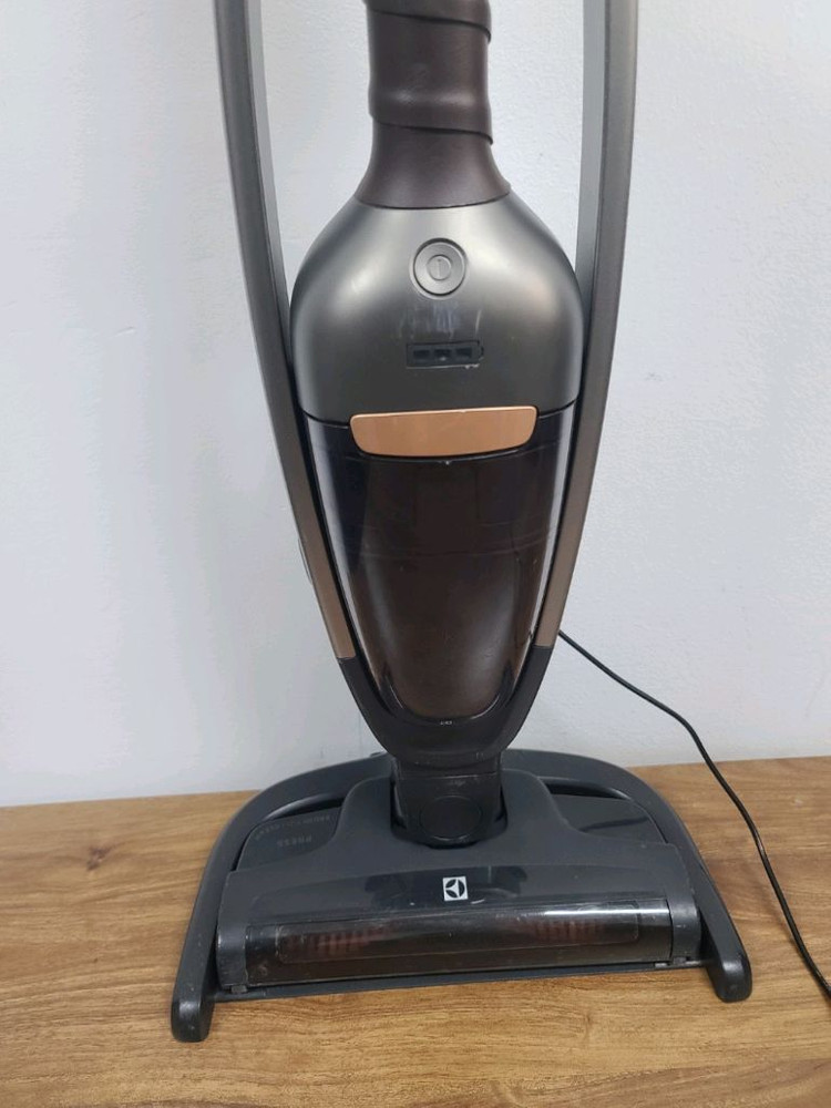 일렉트로룩스 무선청소기 PQ91-30EM(A급,삼성배터리교체>1시간32분연속작동,전체Cleaning완) 이미지