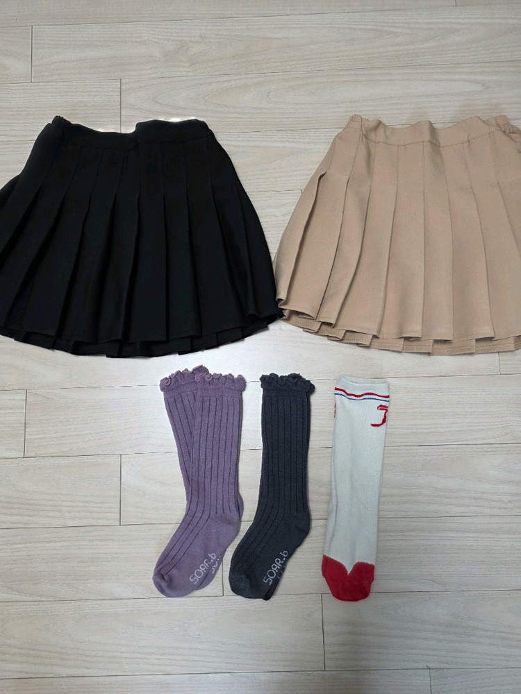 여아옷7-8세)주름스커트2벌+스타킹2벌+니삭스 일괄 이미지