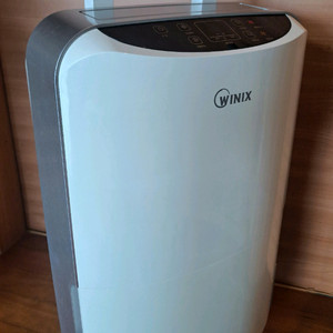위닉스 10리터 대용량 제습기 이미지