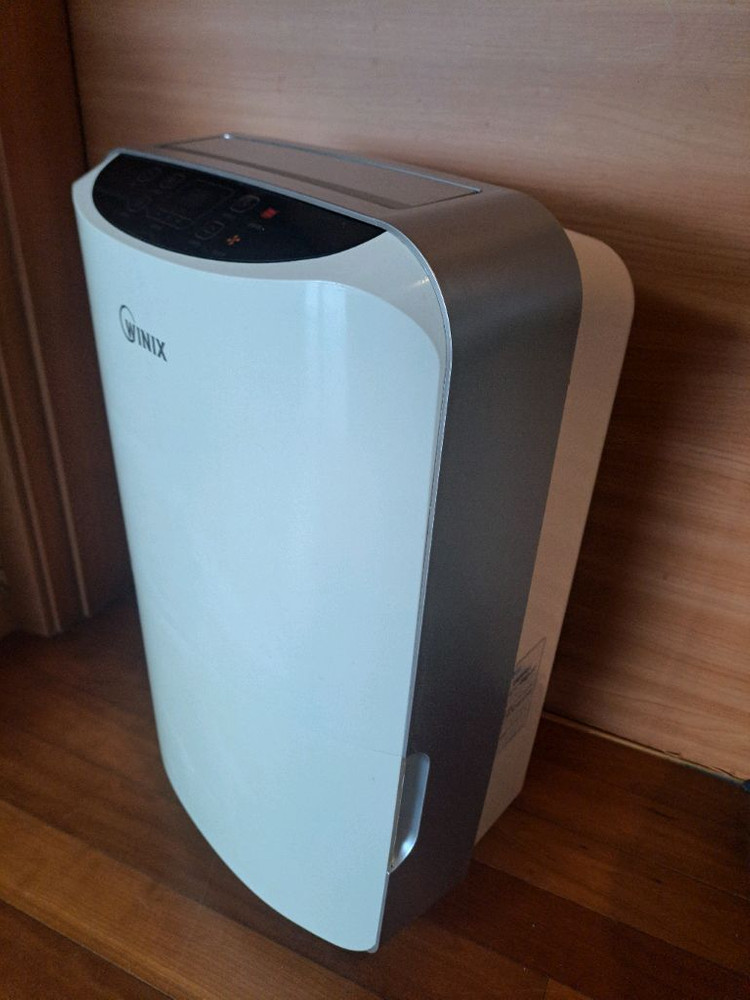 위닉스 10리터 대용량 제습기 이미지