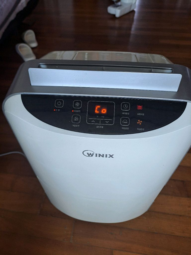 위닉스 10리터 대용량 제습기 이미지