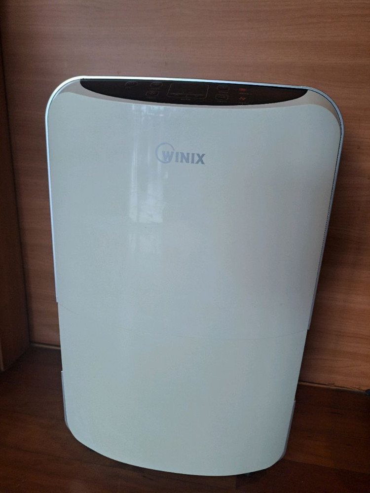위닉스 10리터 대용량 제습기 이미지