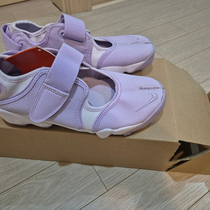 쿨거래시 6만9천택포! 미착용 새제품 나이키 에어 리프트 편한여름신발 사이즈 230 이미지