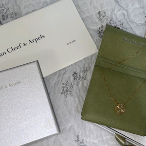 반클리프 앤 아펠 기요세 이미지