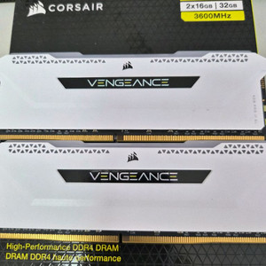 커세어 벤젠스 화이트 RGB DDR4 32GB(16x2) 3600MHz CL18 메모리 이미지