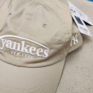 MLB 뉴욕 양키즈 정품 야구모자 팝니다. 새거 입니다 이미지
