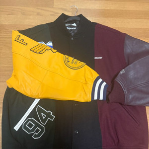 슈프림 x MM6 메종 마르지엘라 스플릿 바시티 자켓 멀티컬러 - 24SS 이미지