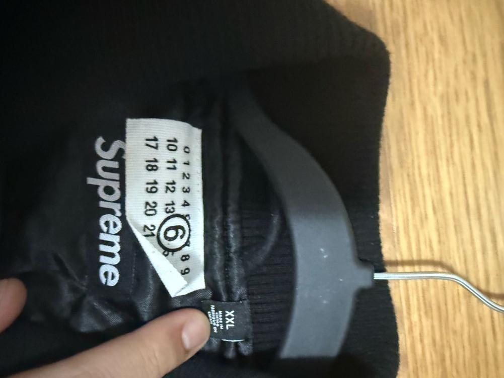 슈프림 x MM6 메종 마르지엘라 스플릿 바시티 자켓 멀티컬러 - 24SS 이미지