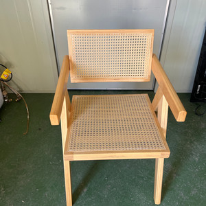 원목 라탄 암체어 미조립 새상품 팝니다 이미지