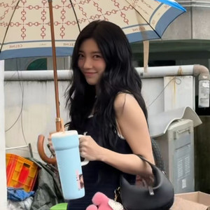 셀린느 수지 키링 이미지