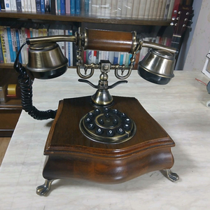 빈티지 회전식 전화기 인테리어소품 이미지