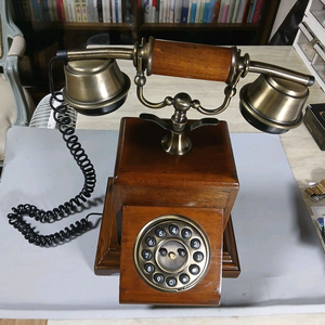 황실 골동품 전화기 인테리어소품 이미지