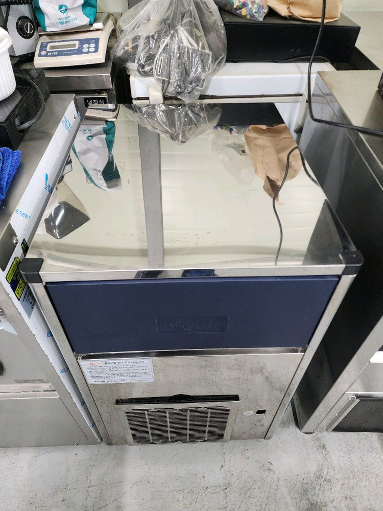 네오트 제빙기 50kg 공냉식 판매 합니다 이미지
